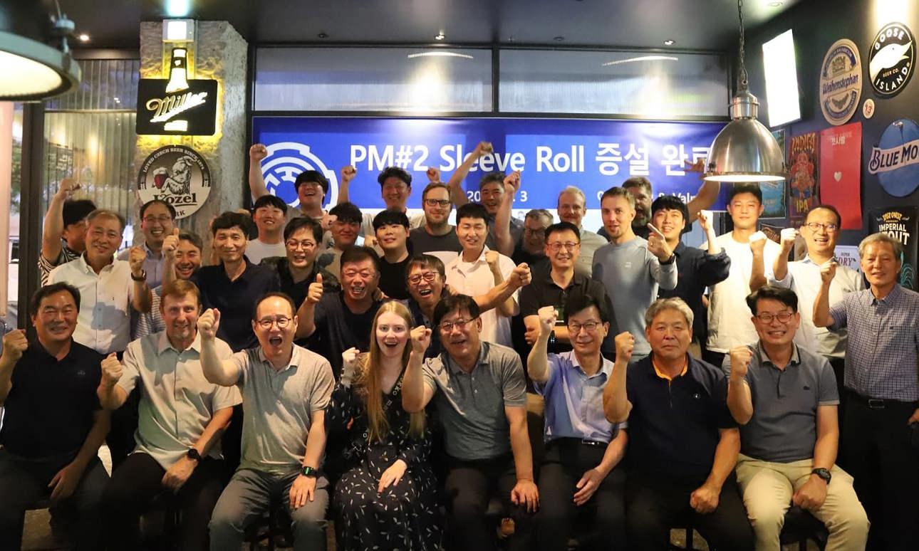 Start-up celebrations at Ajin P&P Hyunpoong mill after successfull start-up of BM 2 forming section rebuild with Sleeve roll technology