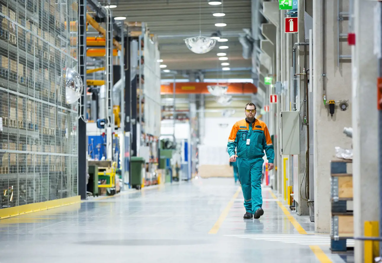 Worker at Neles factory