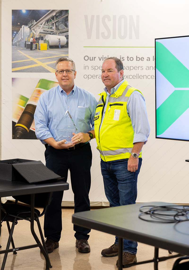 Dave Gadai presenting an award to Tim Hess